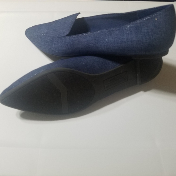 Women's Metallic Blue Pointed Flats - NEW - 8.5 - Picture 4 of 7